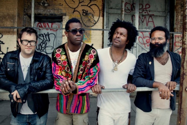 Asculta „Happy Idiot”, o noua melodie TV On The Radio